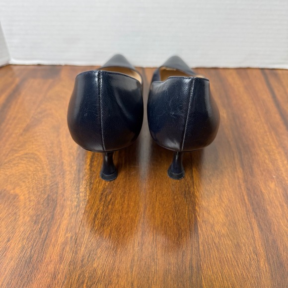 Manolo Blahnik Navy Leather Pointed Toe Kitten Heels EU 38 - Picture 3 of 9